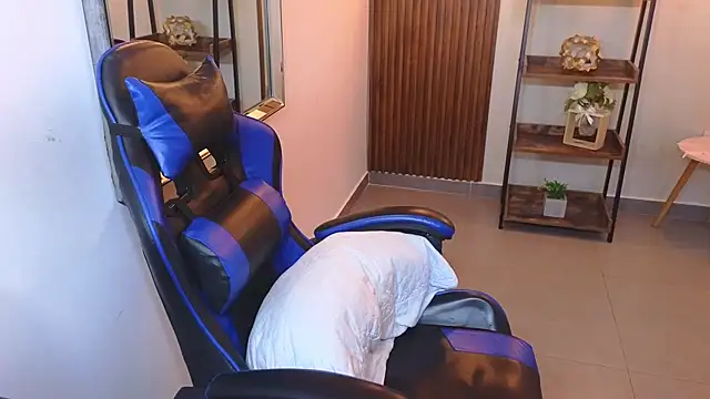 Kenya--Buhle live sex cam