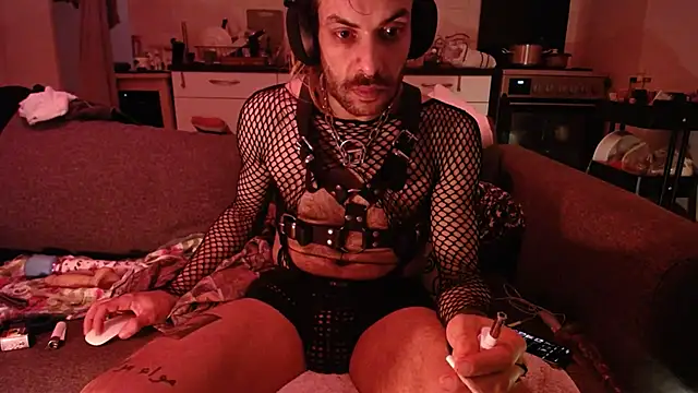 P4RtYBOII92 live sex cam