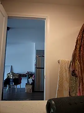 LucidLucy's cam snapshot