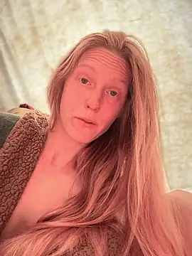 GoldenFlameGoddess live sex cam