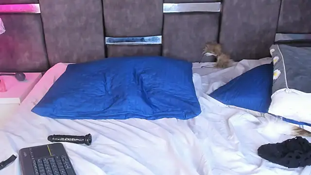 AmberOnassis live sex cam