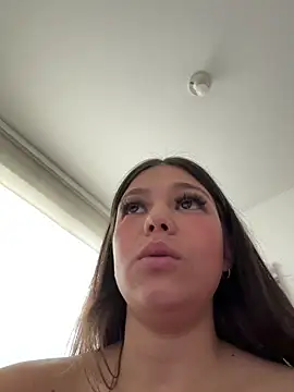 Alyshanon18 live sex cam