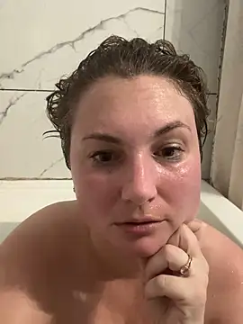 MilfyMrsRobinson live sex cam