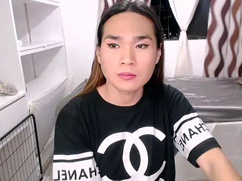 Ella_cummers live sex cam