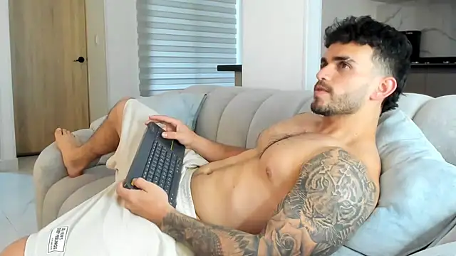 Ricardogo19 live sex cam