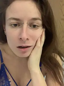 GoldenPussy1329 live sex cam