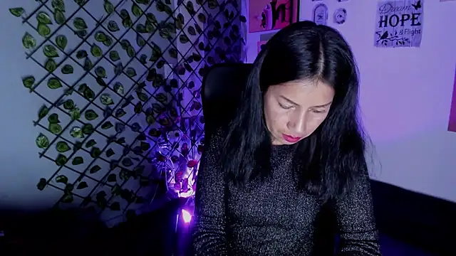 Megan_Collinss_'s cam snapshot