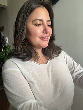 sukhakunis1 live sex cam