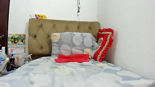 Aries_Mature live sex cam