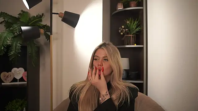 ScarletBohl live sex cam