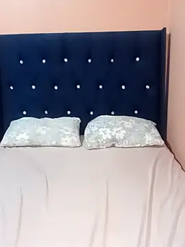 Luciouslips00 live sex cam