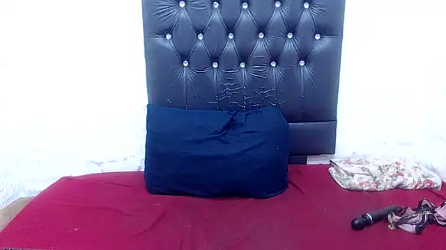 AUGUSTBLOOMxx live sex cam