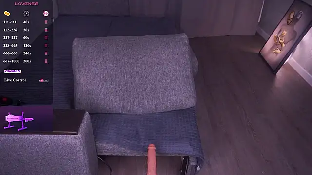 LipDipTalk live sex cam