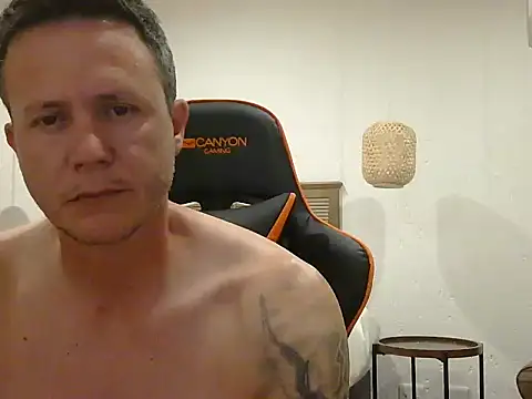 TroyDieselXXX live sex cam