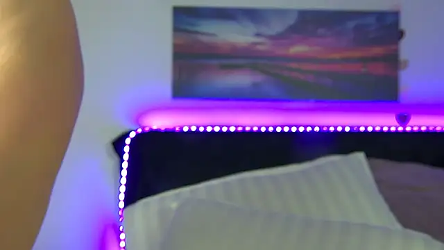 EmaCourtis live sex cam