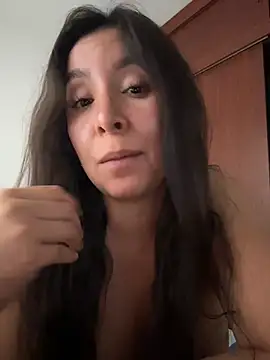 emely_sexx20's cam snapshot