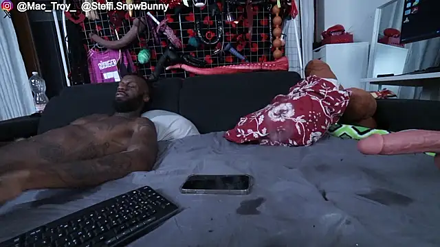 MacTroy live sex cam