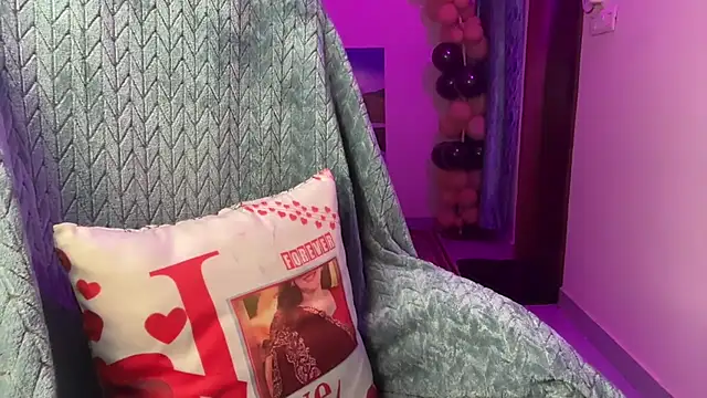 Royal_girl_1 live sex cam