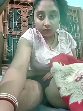 Desiyoungcouple15 live sex cam