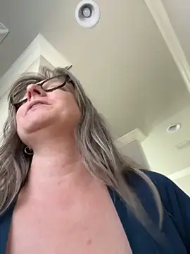 Vivian_MayXxX live sex cam