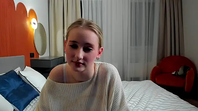 TraceeRebollar's cam snapshot