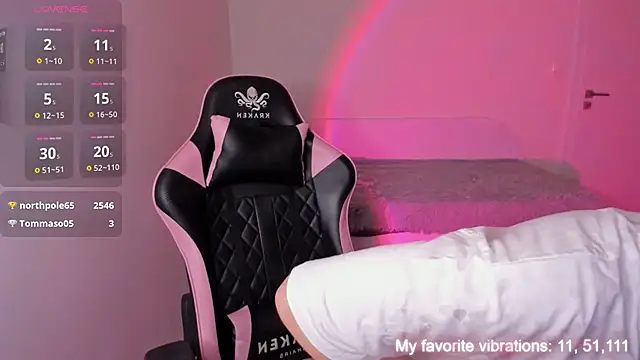 ami_amour_'s cam snapshot