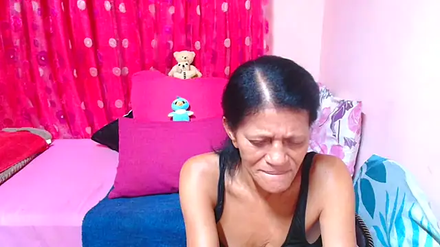 SLUTTYROXY live sex cam