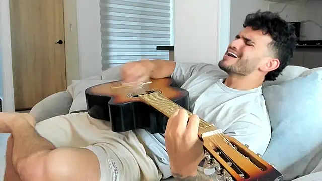 Ricardogo19 live sex cam