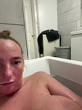 JustYourNormalCouple's cam snapshot