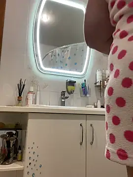 Viki100paradise's cam snapshot