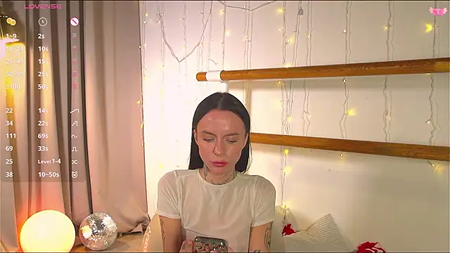 livia_starwars's cam snapshot