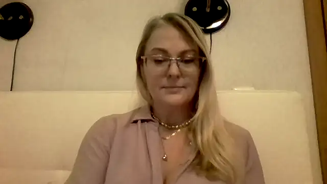 Emilia99's cam snapshot