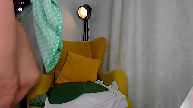 mira_robinsonnn's cam snapshot