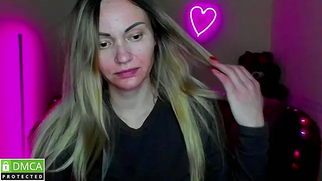 BlondMikey22 live sex cam