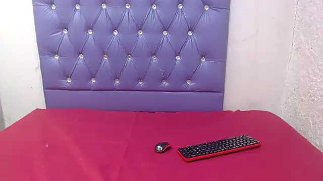 LolaTwerksXX live sex cam