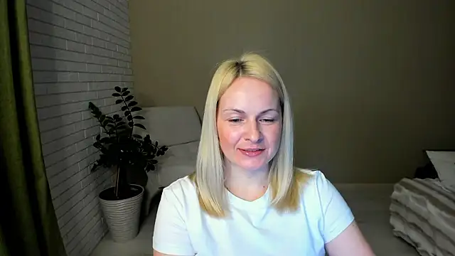 Alicee_Gracee's cam snapshot