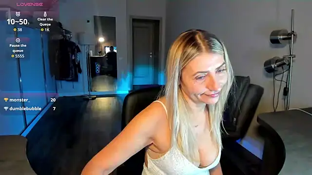 ZoeGrant's cam snapshot