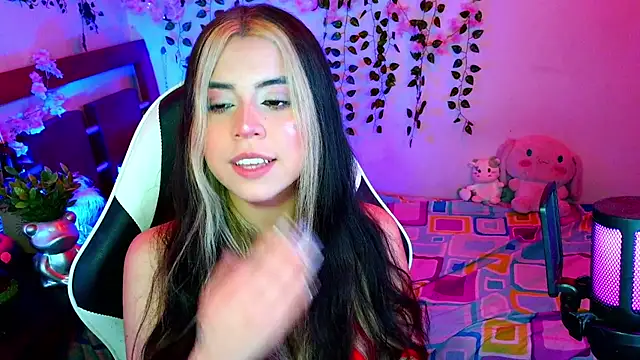 Kittyuwu_'s cam snapshot