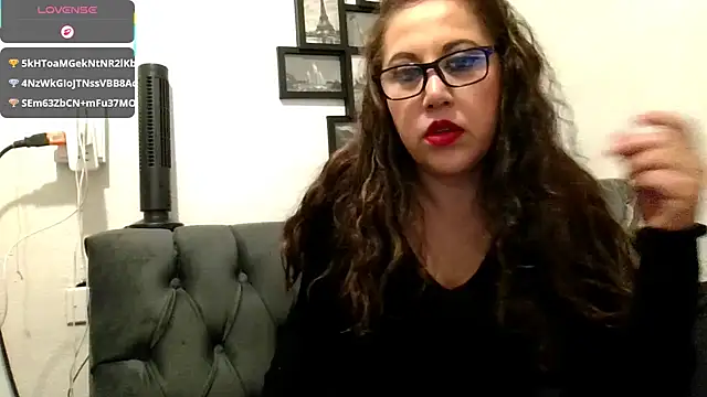 MirandaLatinaLovely live sex cam