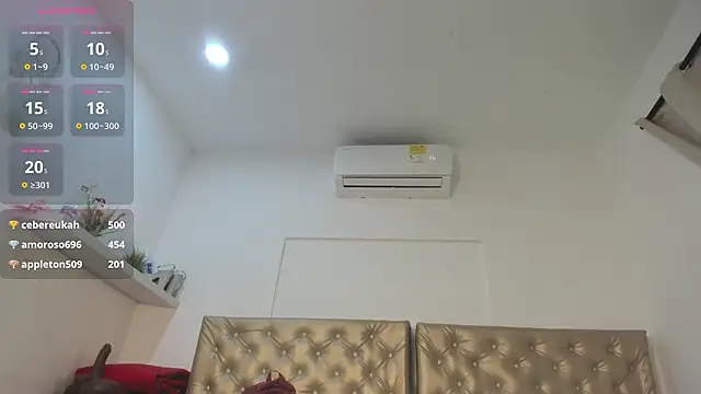 Alessiiaa_ live sex cam