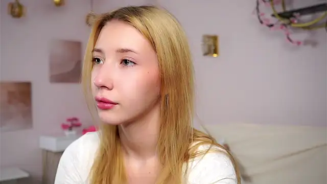 SunnivaCovil's cam snapshot