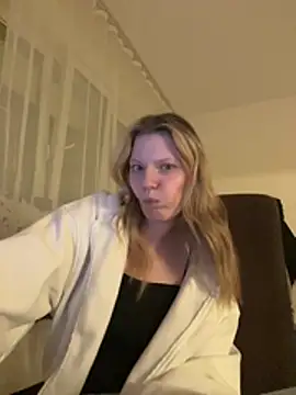 MaryHiggins live sex cam