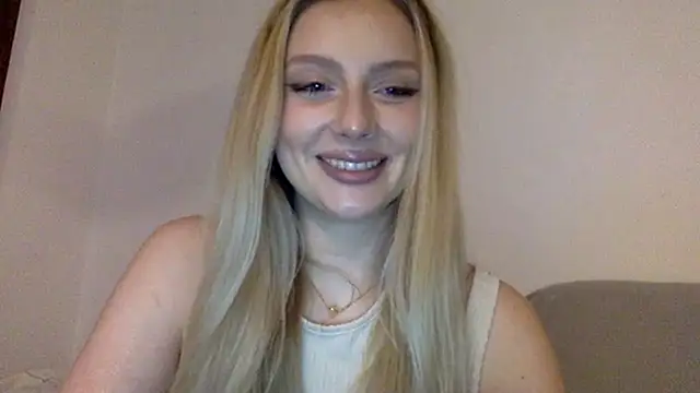 MayaWetDream's cam snapshot