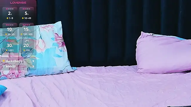 hornybarelylegalgirl's cam snapshot