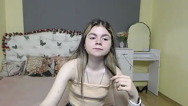 TinaRedly live sex cam