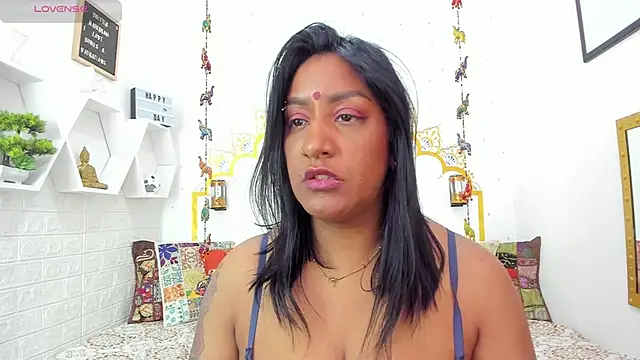 LadyNahir live sex cam