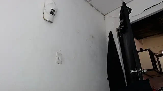 LATINMONSTER26CM live sex cam