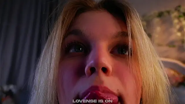 EdlinAlliston's cam snapshot