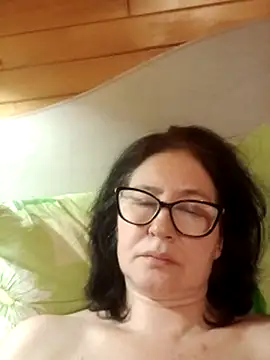 Vikimoon11211 live sex cam