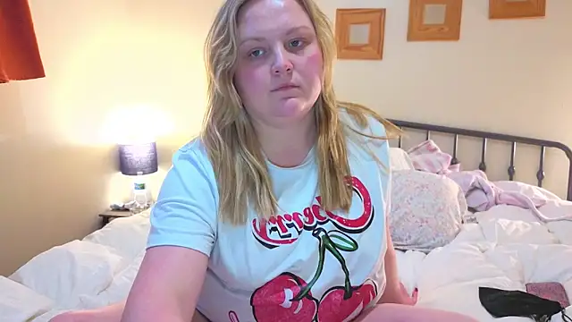 PhatAssBlond live sex cam